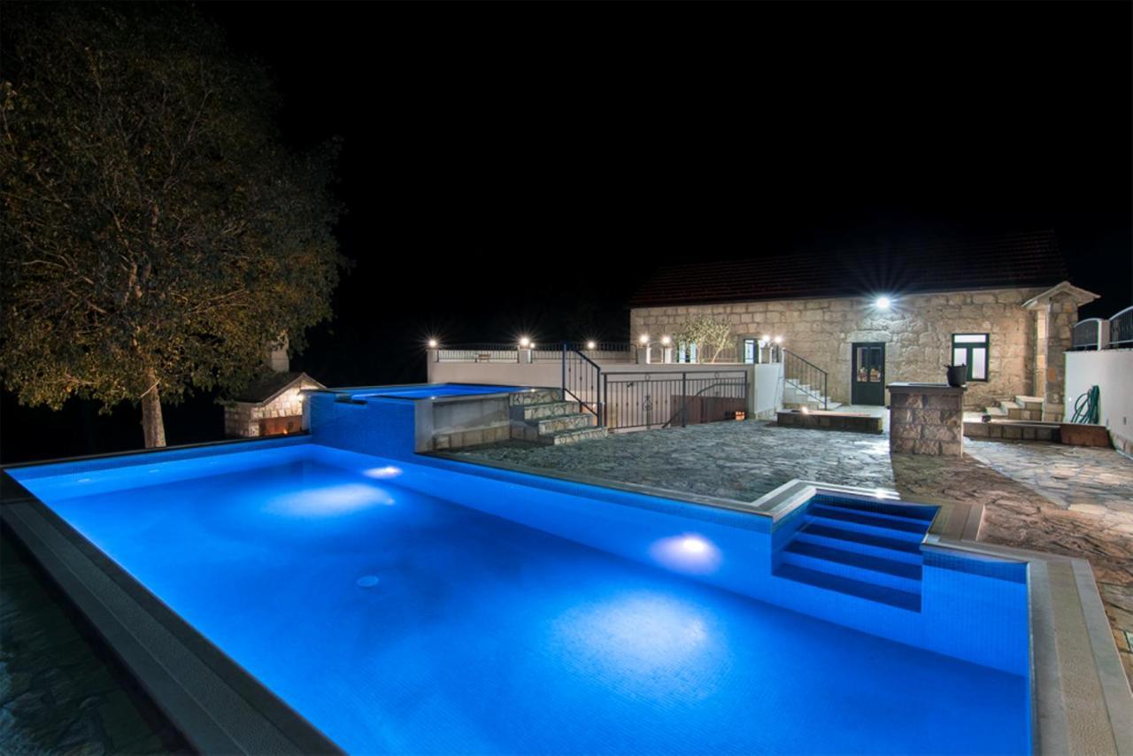 Villa Dvori Stipanovi With Heated Pool And Jacuzzi Donje Rascane Exterior foto