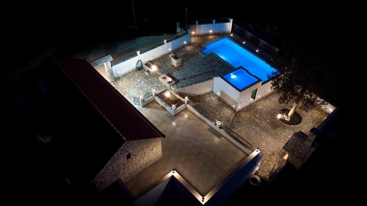 Villa Dvori Stipanovi With Heated Pool And Jacuzzi Donje Rascane Exterior foto