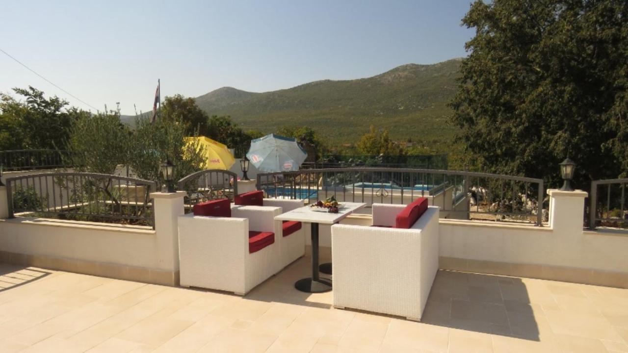 Villa Dvori Stipanovi With Heated Pool And Jacuzzi Donje Rascane Exterior foto