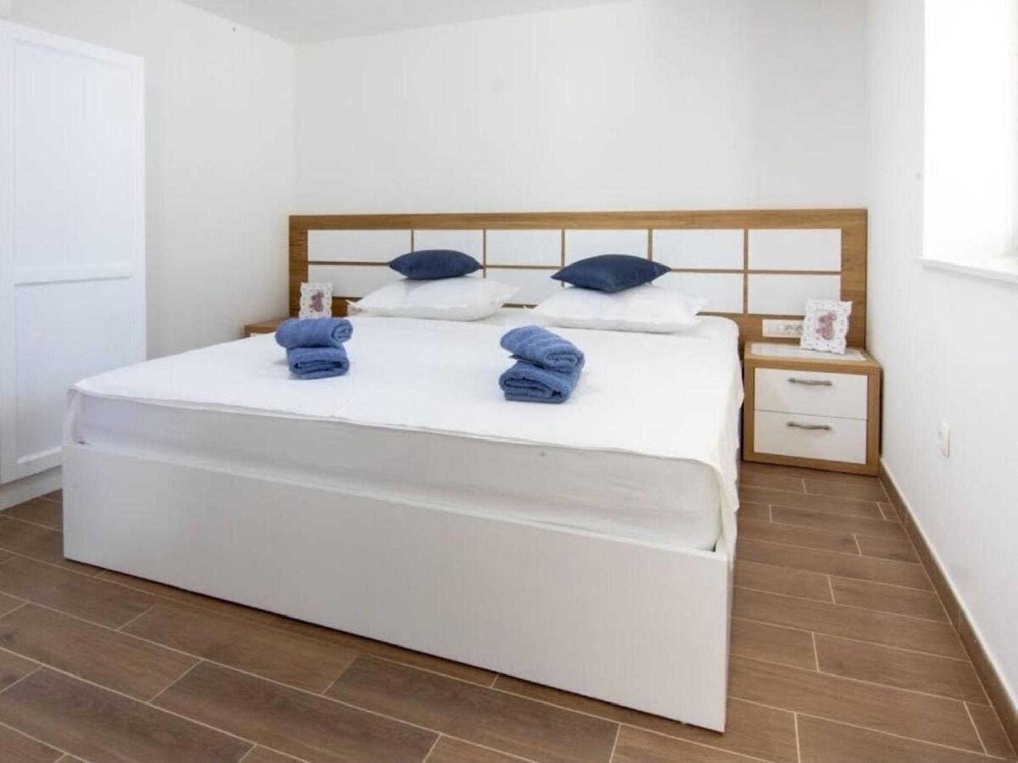 Villa Dvori Stipanovi With Heated Pool And Jacuzzi Donje Rascane Exterior foto
