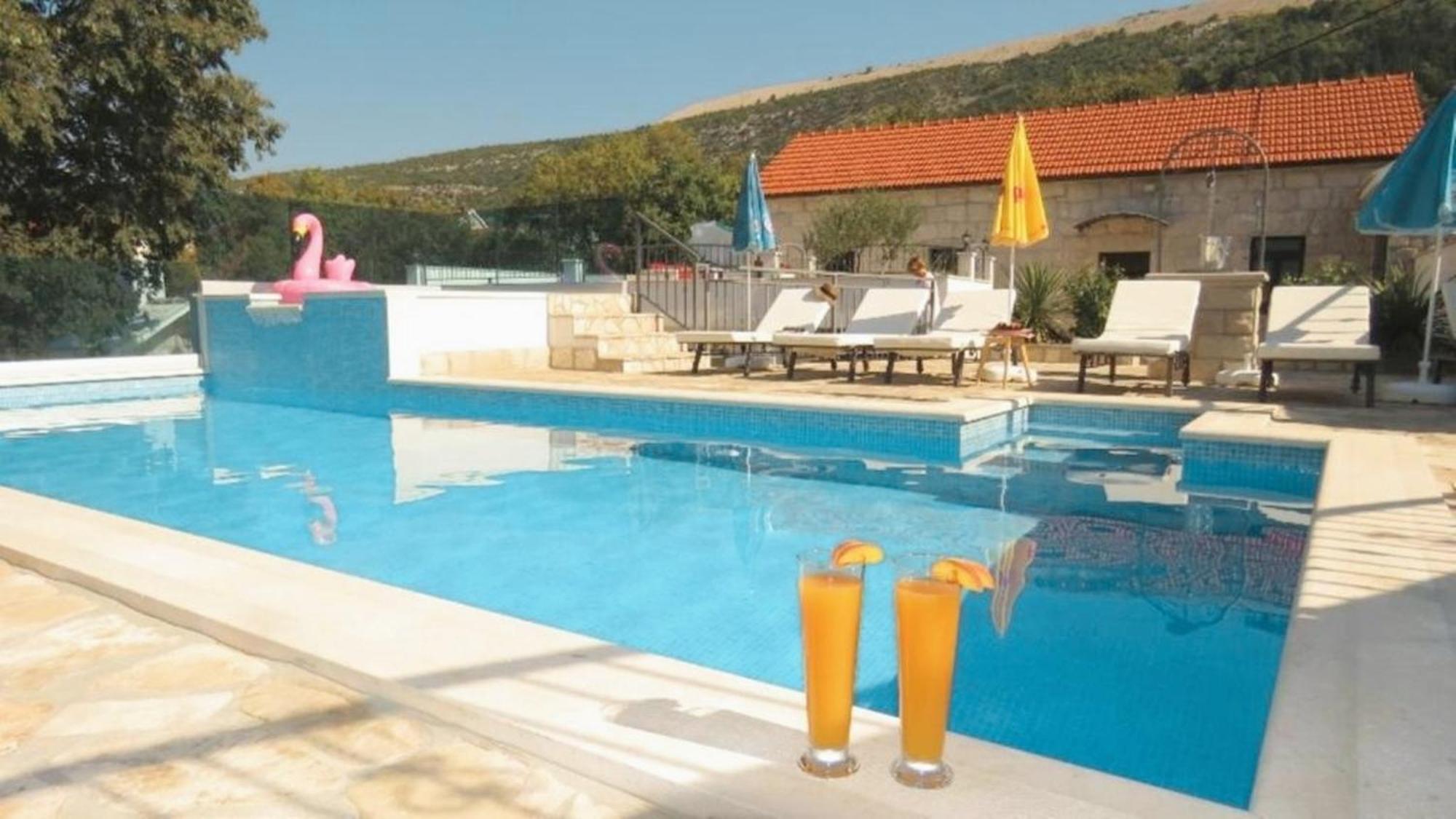 Villa Dvori Stipanovi With Heated Pool And Jacuzzi Donje Rascane Exterior foto